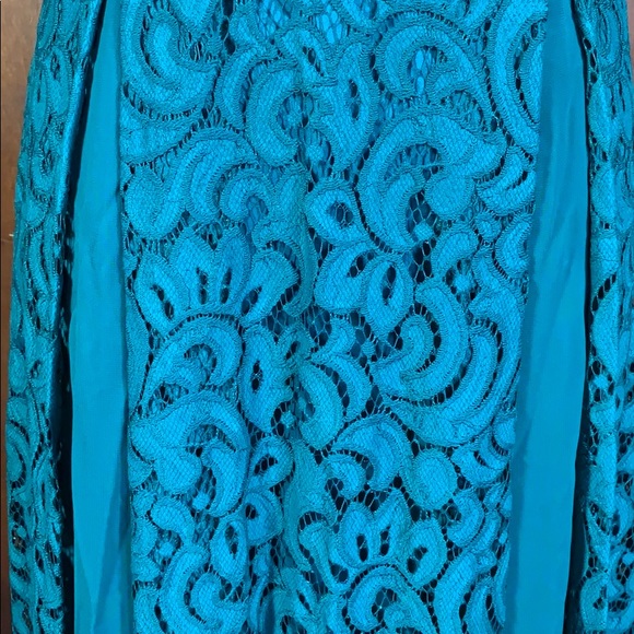 AQUA Lace Deep V Halter Gown NWT - Picture 3 of 7